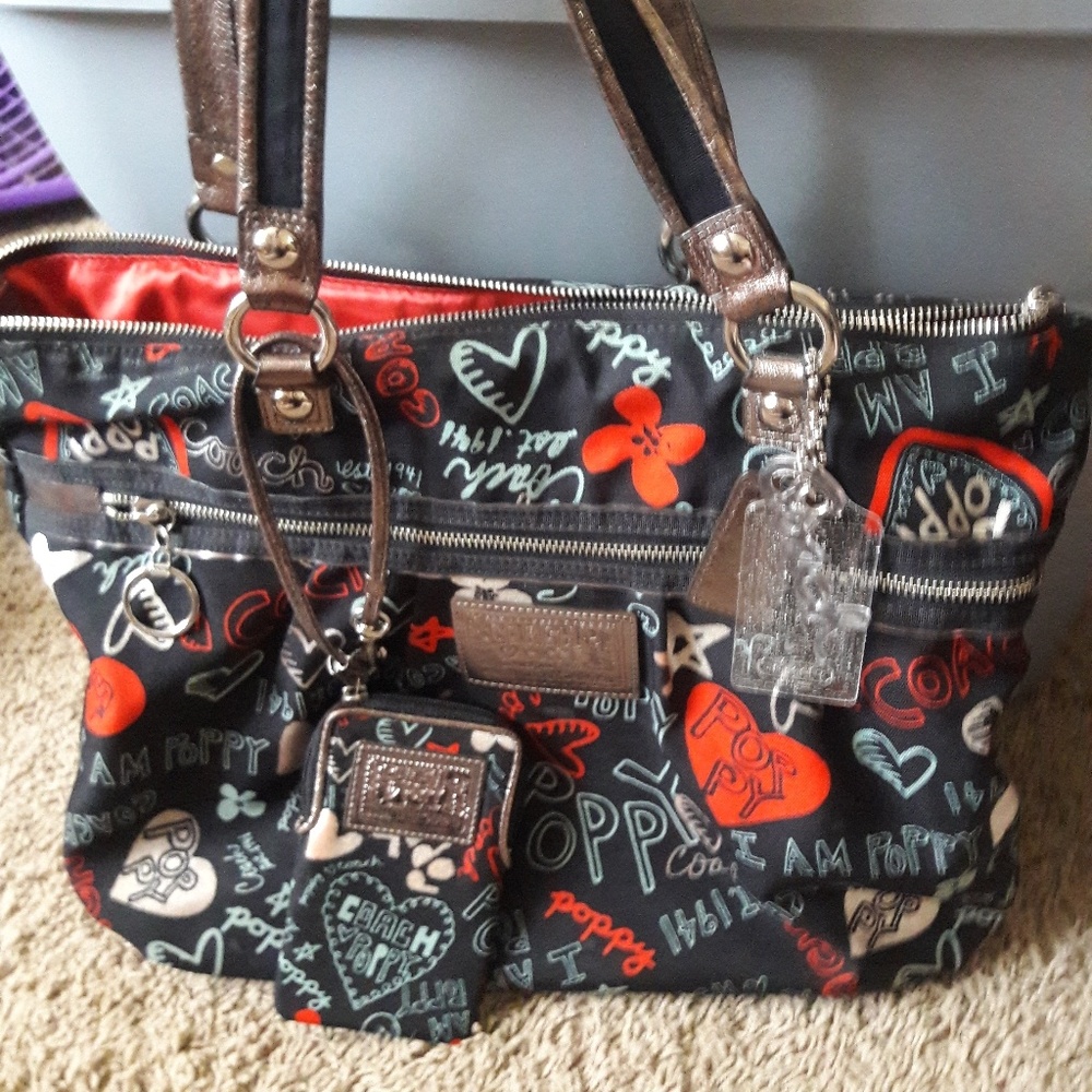 Large Coach *Poppy Shoulder bag/wristlet